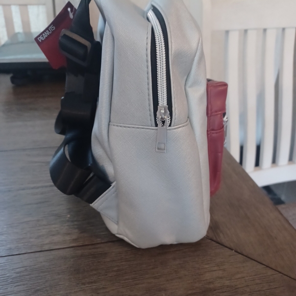 COPY - Peanuts Snoopy and Woodstock mini Backpack Red Doghouse - Picture 4 of 9